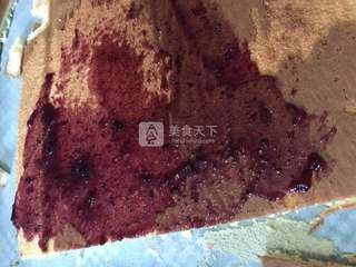 蓝莓戚风蛋糕卷的做法步骤:16