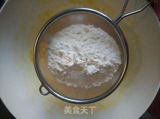 天鹅戚风蛋糕的做法步骤:5
