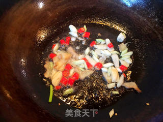 青红辣椒炒鸡丁的做法步骤:9