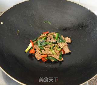 辣椒蒜苗炒猪腰的做法步骤:11