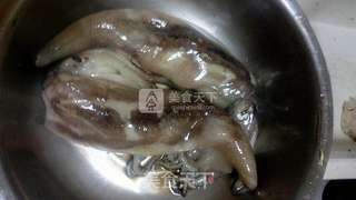 鱿鱼须炒韭菜的做法步骤:2