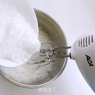 适合烘焙新手的基础戚风的做法步骤:10