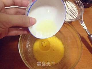 香草戚风蛋糕的做法步骤:3