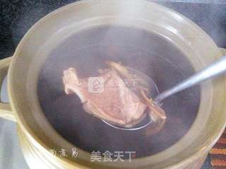 黄花菜木耳咸骨汤的做法步骤:7
