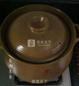 黄花菜木耳咸骨汤的做法步骤:6