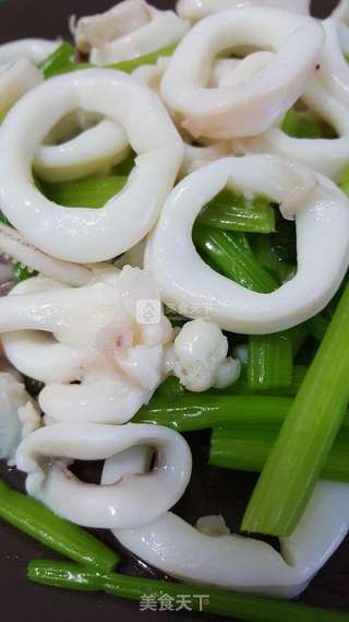 芹菜炒鱿鱼的做法步骤:6