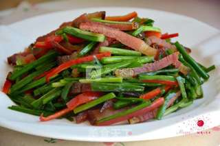 腊肉红椒炒韭菜的做法步骤:9