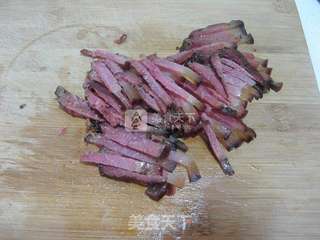 腊肉红椒炒韭菜的做法步骤:5