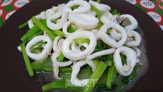 芹菜炒鱿鱼的做法步骤:4