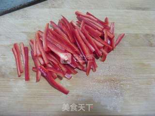 腊肉红椒炒韭菜的做法步骤:3