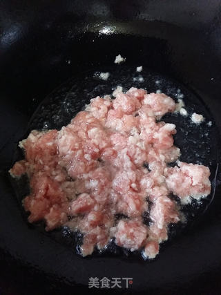 肉末毛豆的做法步骤:2
