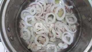 芹菜炒鱿鱼的做法步骤:3