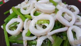 芹菜炒鱿鱼的做法步骤:5