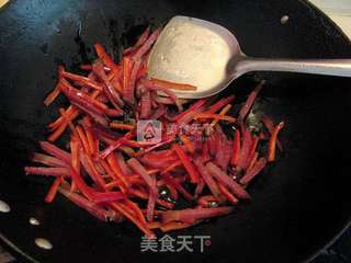 腊肉红椒炒韭菜的做法步骤:7