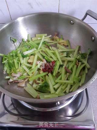 芹菜红椒炒肉片的做法步骤:6