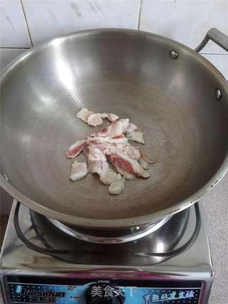 芹菜红椒炒肉片的做法步骤:3