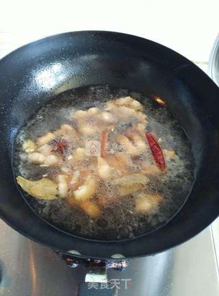 红烧肉炖豆角面瓜的做法步骤:7
