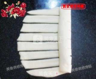 毛毛虫苹果酱面包的做法步骤:6