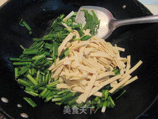 韭菜炒豆皮的做法步骤:6