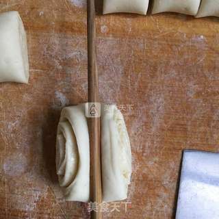 美味椒盐花卷的做法步骤:6
