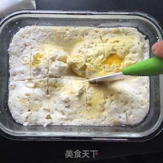 饭遭殃~麻油咸蛋白的做法步骤:2