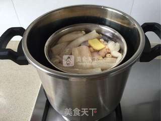 莲子竹荪土鸡汤的做法步骤:7