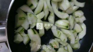 西红柿黄瓜炒年糕的做法步骤:4