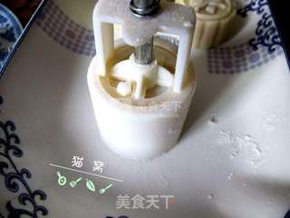 广式蛋黄月饼的做法步骤:11