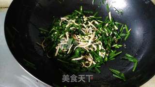 韭菜炒豆干的做法步骤：7