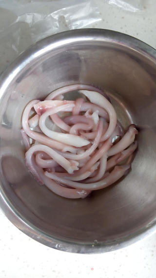 酥脆鱿鱼须的做法步骤:2