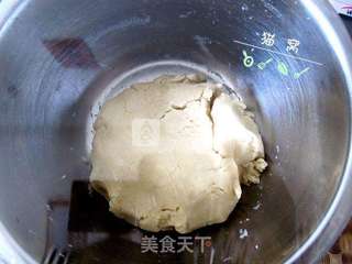 广式蛋黄月饼的做法步骤:3