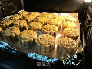 广式蛋黄月饼的做法步骤:14