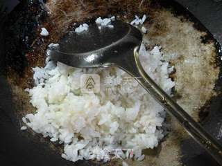 鸡蛋泡菜炒饭的做法步骤:2