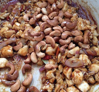 腰果鸡丁厚饼披萨的做法步骤:17
