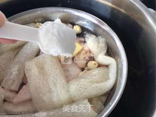 莲子竹荪土鸡汤的做法步骤:9