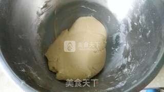豆沙蛋黄月饼的做法步骤：3
