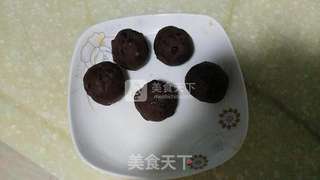 豆沙蛋黄月饼的做法步骤：6