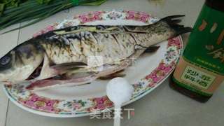 煎焖鲫鱼的做法步骤：2