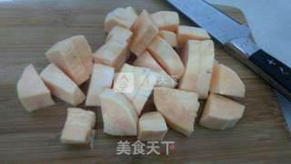 红薯银耳羹的做法步骤:2
