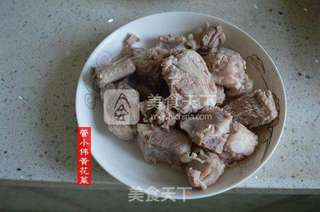 黄花菜土豆胡萝卜煲排骨汤的做法步骤:9