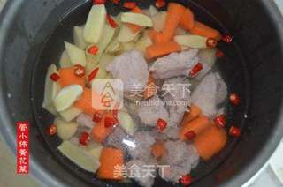黄花菜土豆胡萝卜煲排骨汤的做法步骤:10