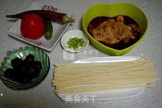 香菇鸡腿面的做法步骤:4