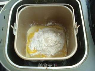 #酸奶椰蓉面包的做法图解2