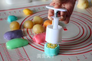 缤纷立体月饼的做法步骤:17