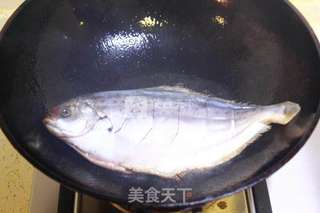 红烧鲳鱼的做法步骤:4