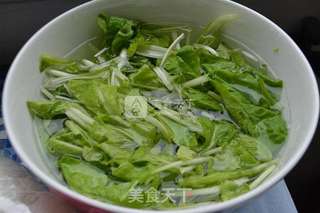 小白菜汆丸子的做法步骤:2