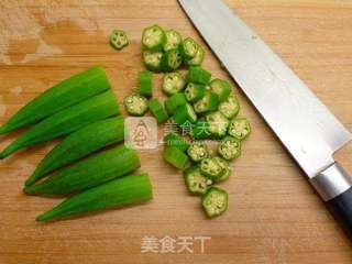 豆豉秋葵炒皮蛋的做法步骤:3