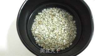 轻松美起来—薏仁冬瓜汤的做法步骤:2