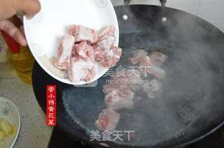 黄花菜土豆胡萝卜煲排骨汤的做法步骤：8