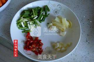 黄花菜土豆胡萝卜煲排骨汤的做法步骤：4